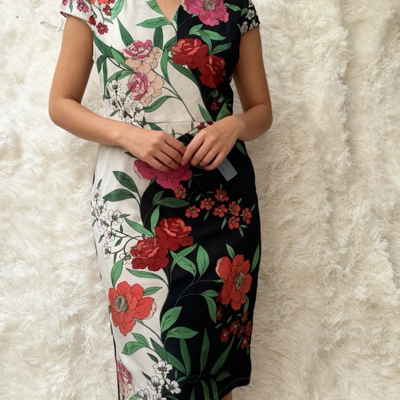 Floral Contrast Midi Dress - Picture 2 of 5